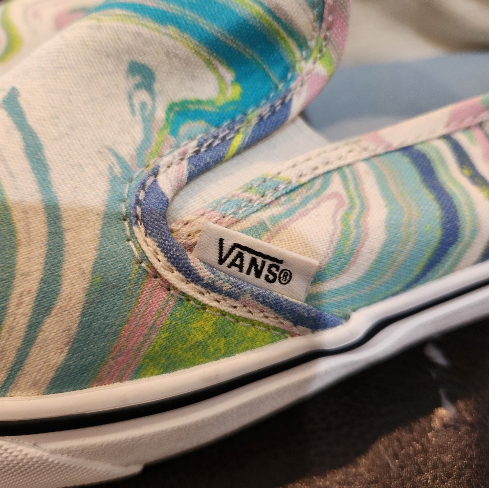 VANS - Picture 4 of 5